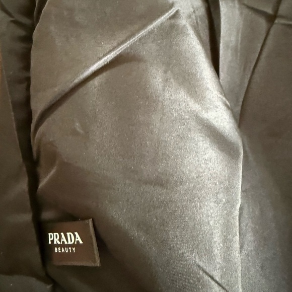 NWOT Prada Beauty Luna Rossa Sailing Bag – Sleek & Functional! ⛵🖤 - Picture 5 of 6
